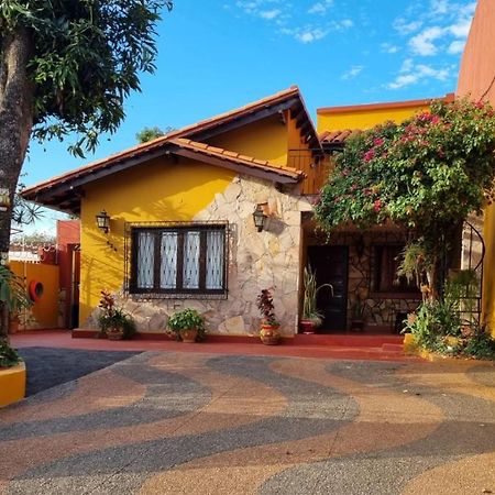 Hostal Mi Lugar Vintage En Paraguay Asuncion Exterior photo