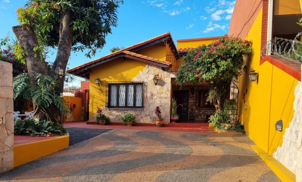 Hostal Mi Lugar Vintage En Paraguay Asuncion Exterior photo